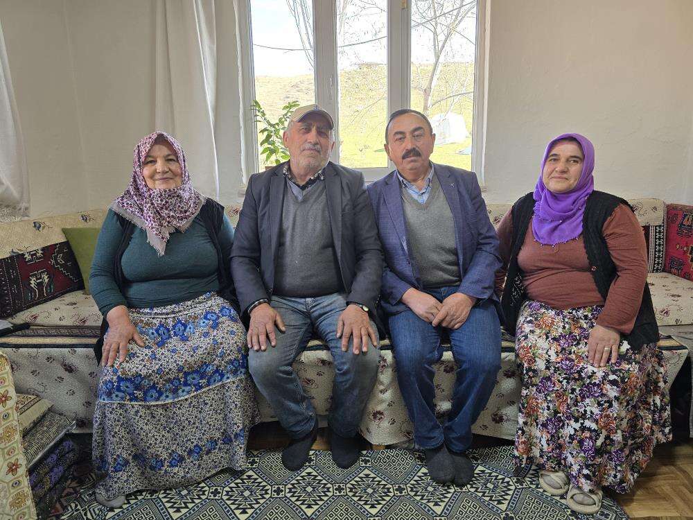 63 yıldır birlikteki kardeşleri eşleri de ayıramadı! Tarla, ev hepsi ortak 2